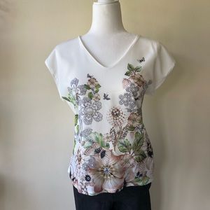 Ted Baker London T-Shirt Teila
V-neck Size 2/XS
